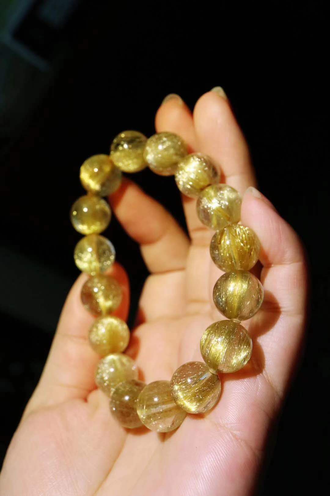 金发晶功效作用大全，你看看你适合佩戴金发晶吗？