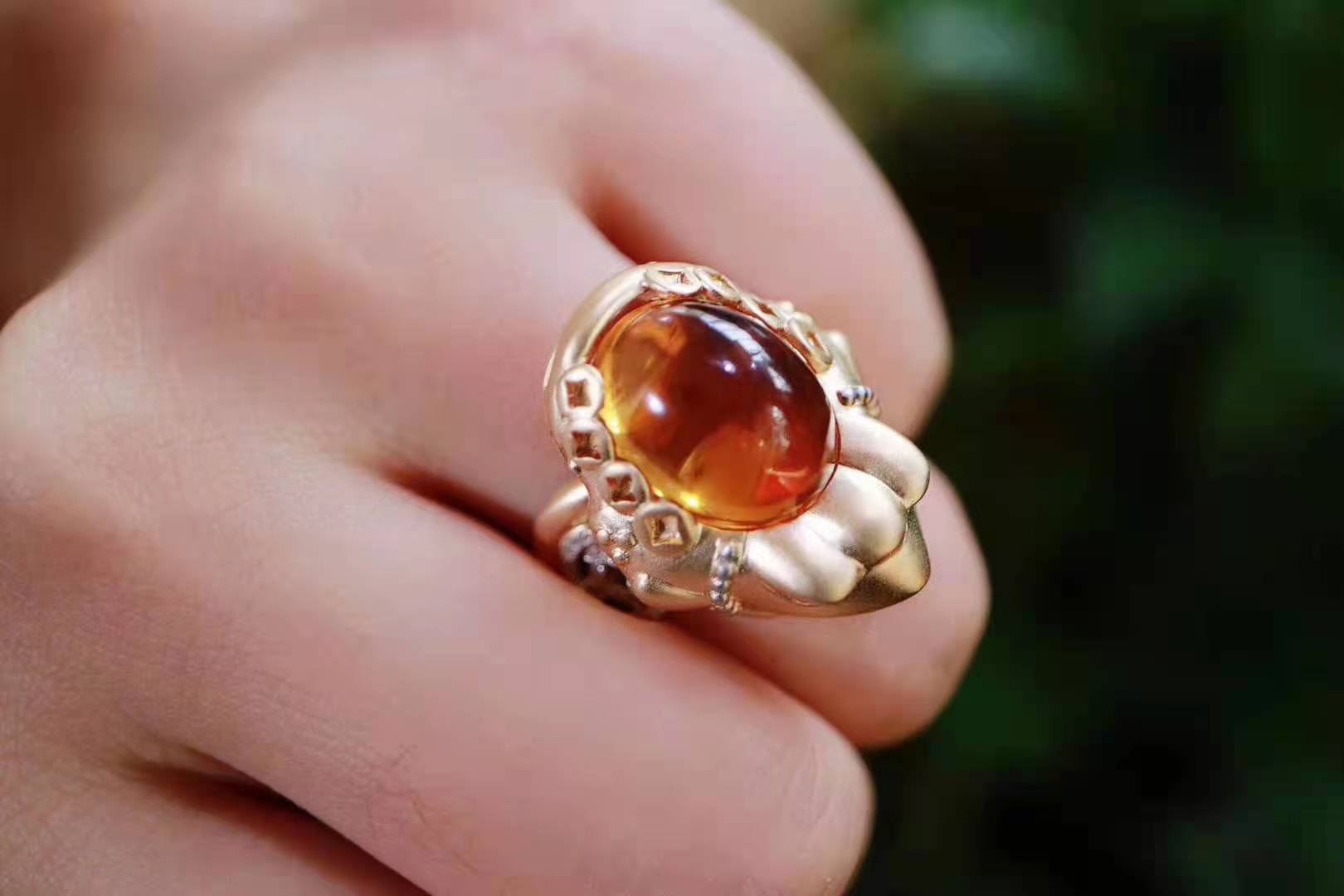 顶级黄水晶多少钱一克拉？黄水晶对身体有什么好处？