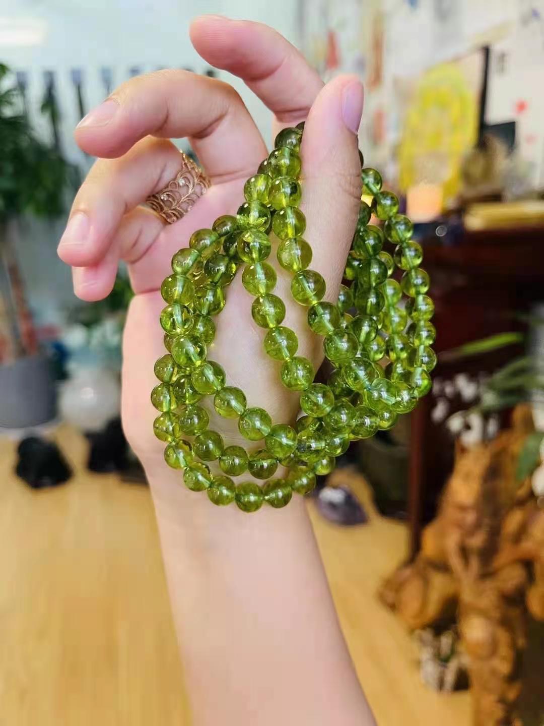 橄榄石鉴别的主要特征有哪些？橄榄石的颜色成因分析？