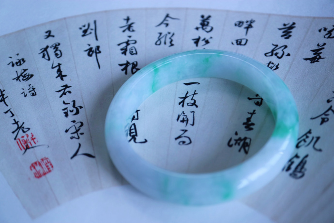 翡翠有棉是什么意思？翡翠棉絮多了是不是就不值钱了