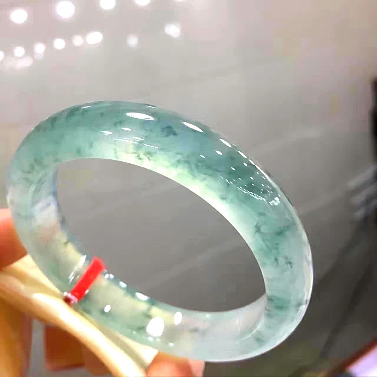 翡翠手镯怎么看真假好坏？