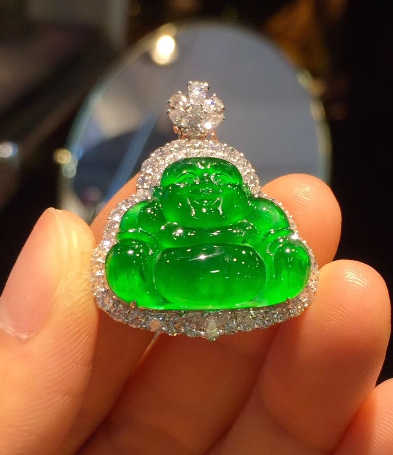翡翠与玉的区别？翡翠和玉哪个更贵？
