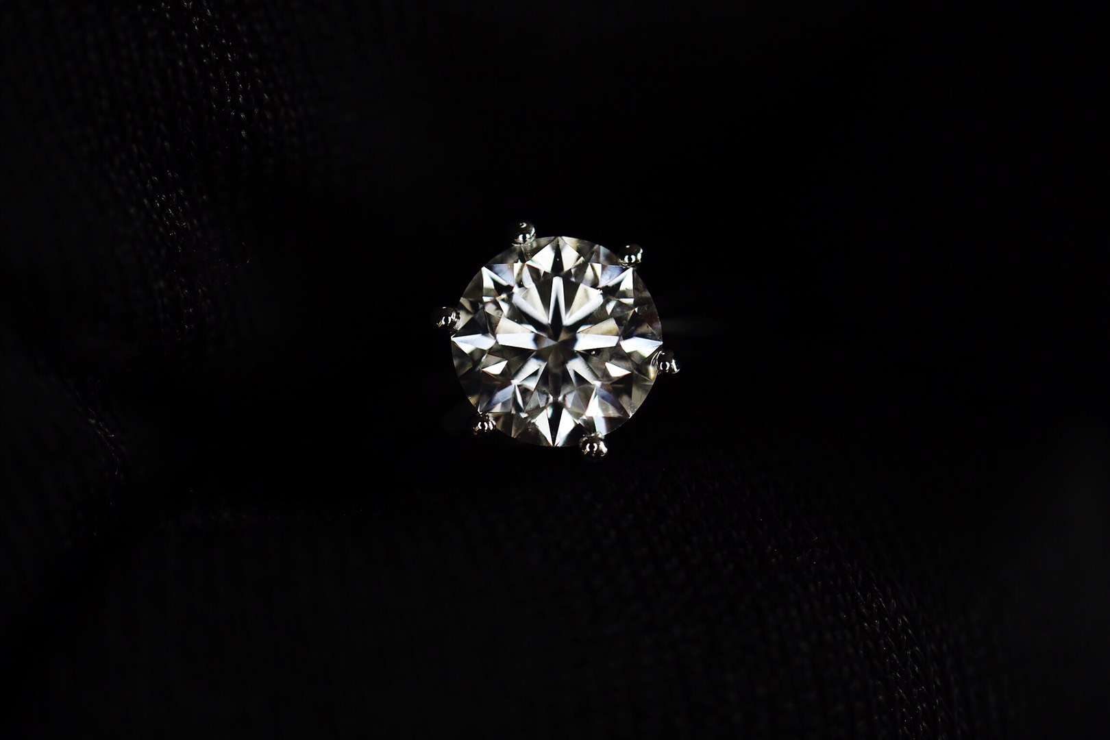 钻石为什么那么贵？钻石有收藏价值吗？