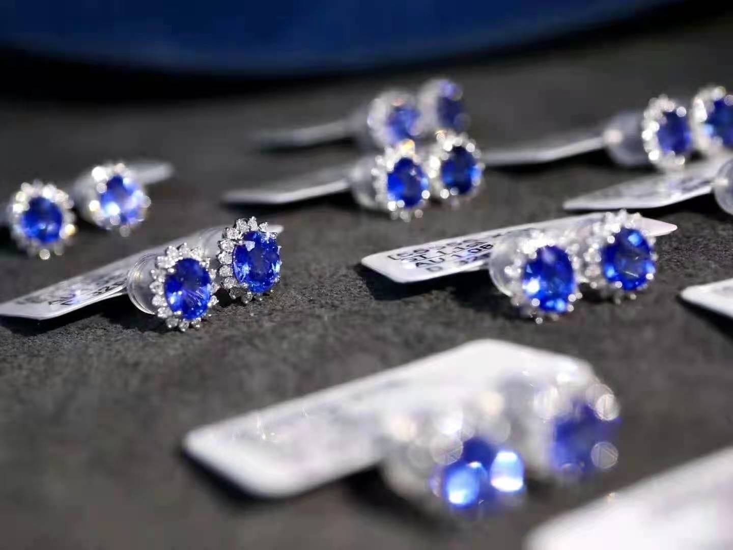 选购蓝宝石的时候需要注意什么？了解蓝宝石知识。